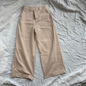 Uniqlo Women’s Wide Leg Chinos in Light Khaki